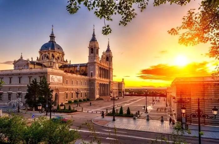 Parsa Booking Madrid Exterior foto